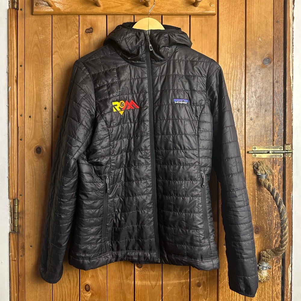 Patagonia Nanopuff Hooded Jacket in Black Women’s Size Medium - Has Branded Logo